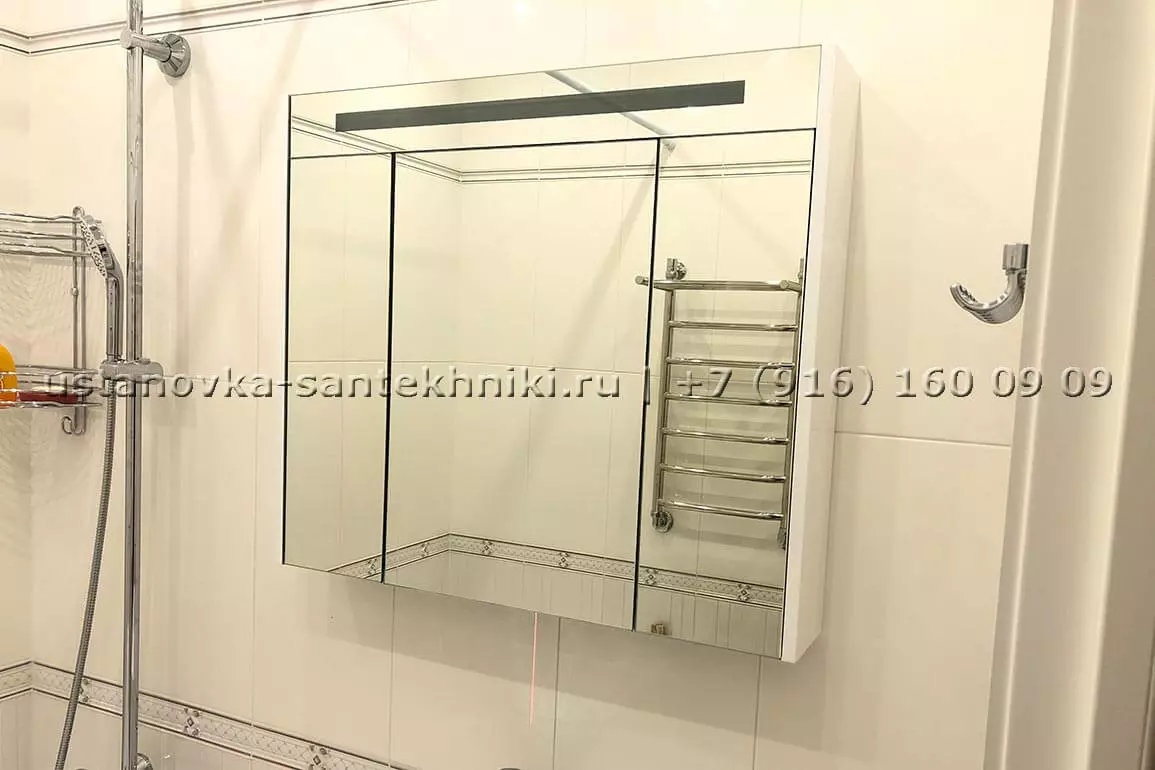 Установка зеркального шкафа в ванной комнате ASTRA-FORM