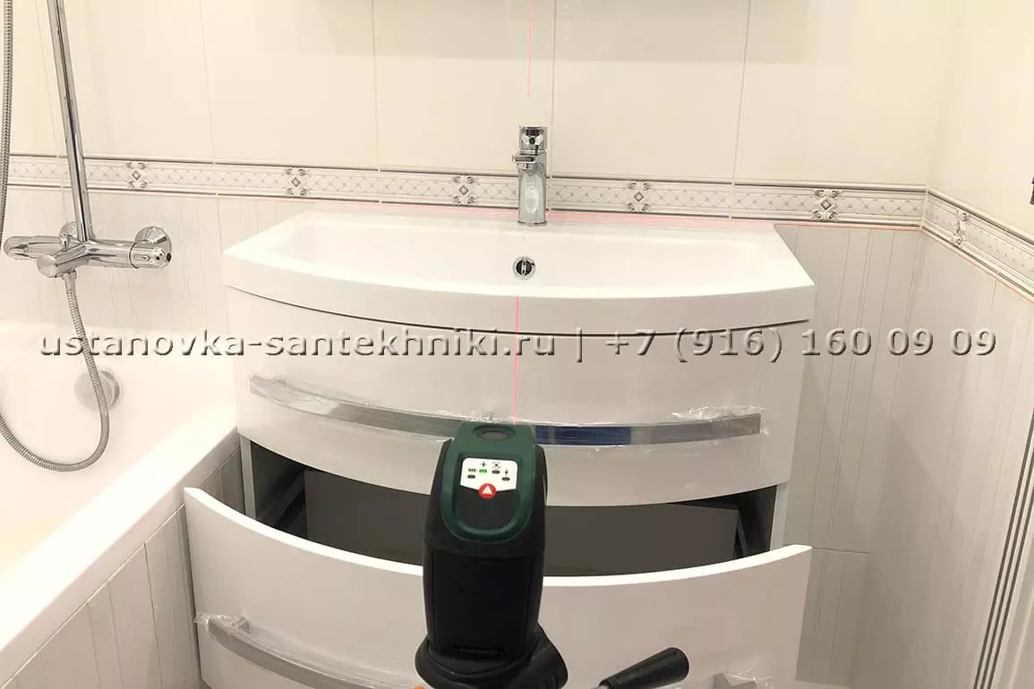 Установка мебели для ванной комнаты ASTRA-FORM